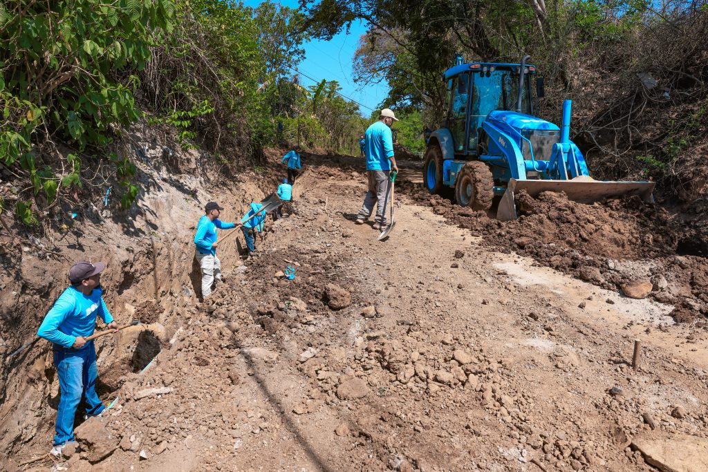 DOM avanza mejoramiento vial de 1.3 kilómetros del cantón Las Dispensas, de San José Villanueva
