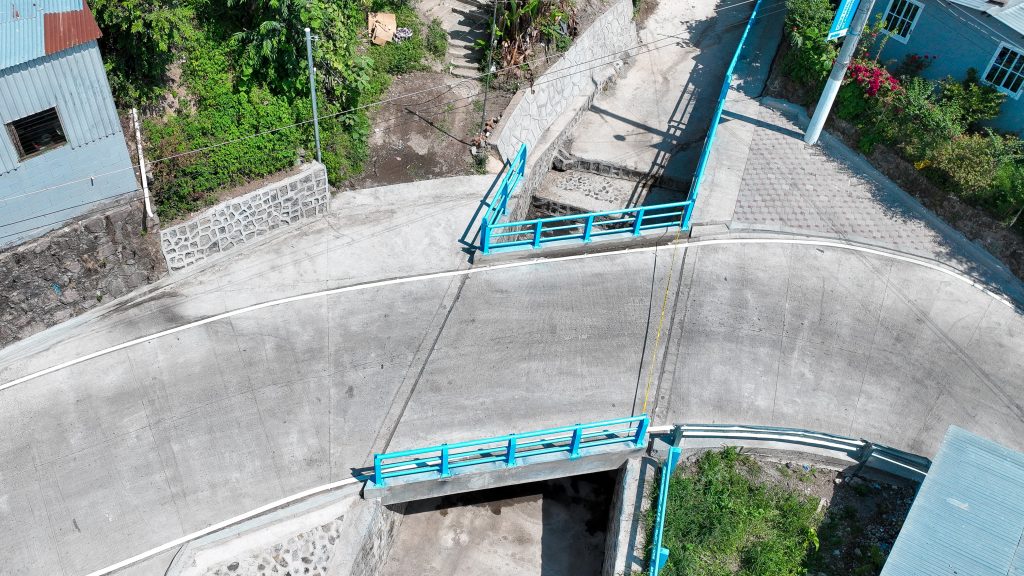 DOM entrega modernas calles de concreto hidráulico en cantón San Juan Los Planes de Quezaltepeque